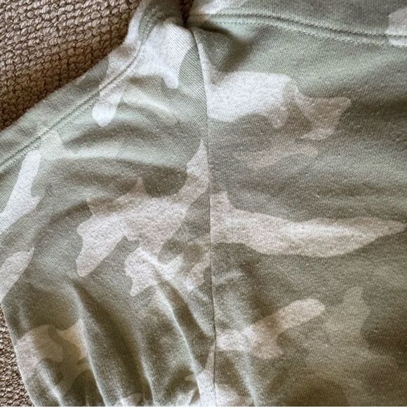 Old Navy 2T light camo functional drawstring shorts with pockets - Picture 6 of 6